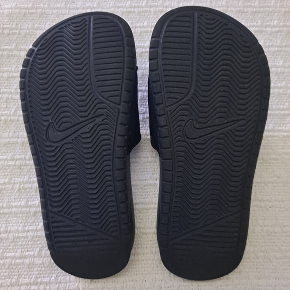 Nike Black and Pink Flip Flop Sandals - Picture 4 of 4